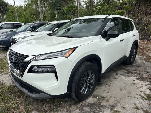 Used 2023 Nissan Rogue S FWD image 2