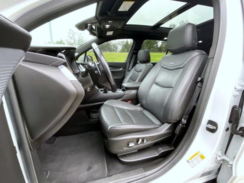 Used 2022 Cadillac XT6 Sport w/ Technology Package AWD/4WD image 11