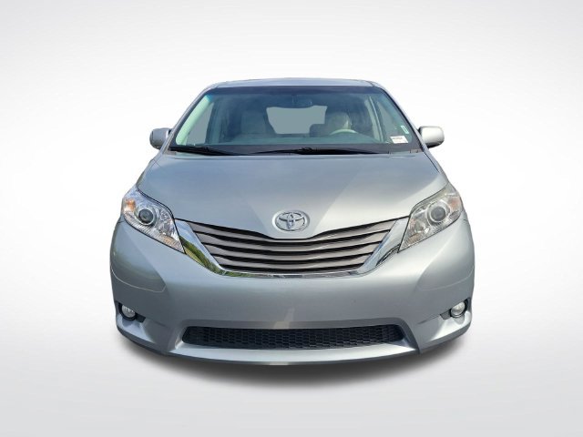 Used 2014 Toyota Sienna XLE FWD image 16