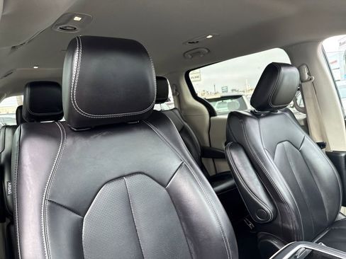 Certified 2023 Chrysler Pacifica Touring-L FWD image 14