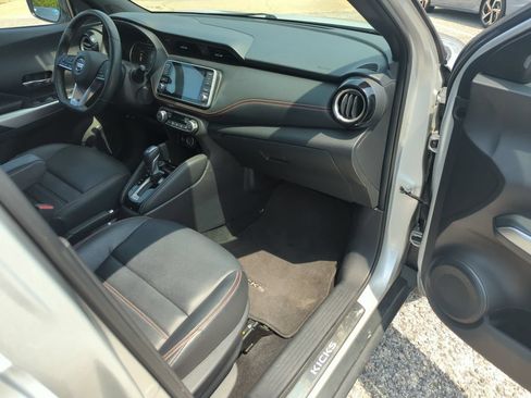 Used 2019 Nissan Kicks SR w/ SR Premium Package FWD image 34