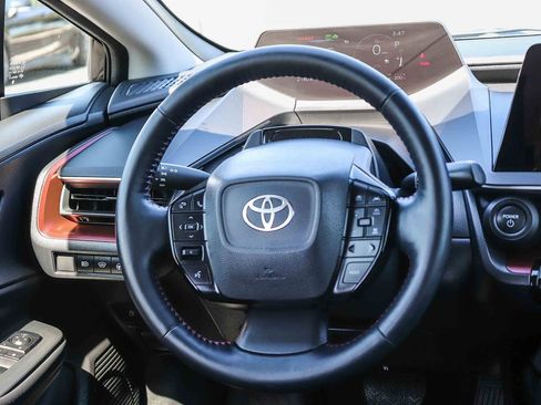 Used 2025 Toyota Prius Plug-In Hybrid FWD image 18