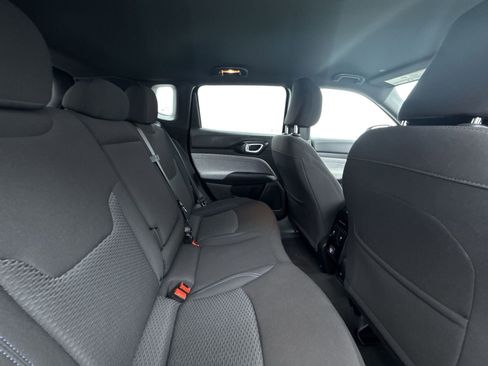 Used 2024 Jeep Compass Sport image 31