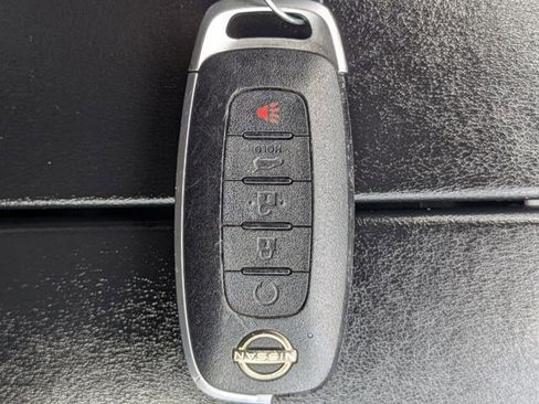 Used 2024 Nissan Rogue SV FWD image 34