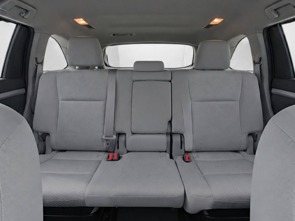 Used 2019 Toyota Highlander LE FWD image 21