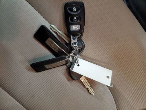 Used 2017 Hyundai Elantra SE image 30