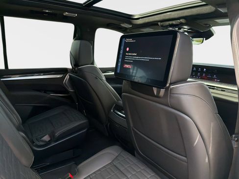 Used 2025 Cadillac Escalade V image 31