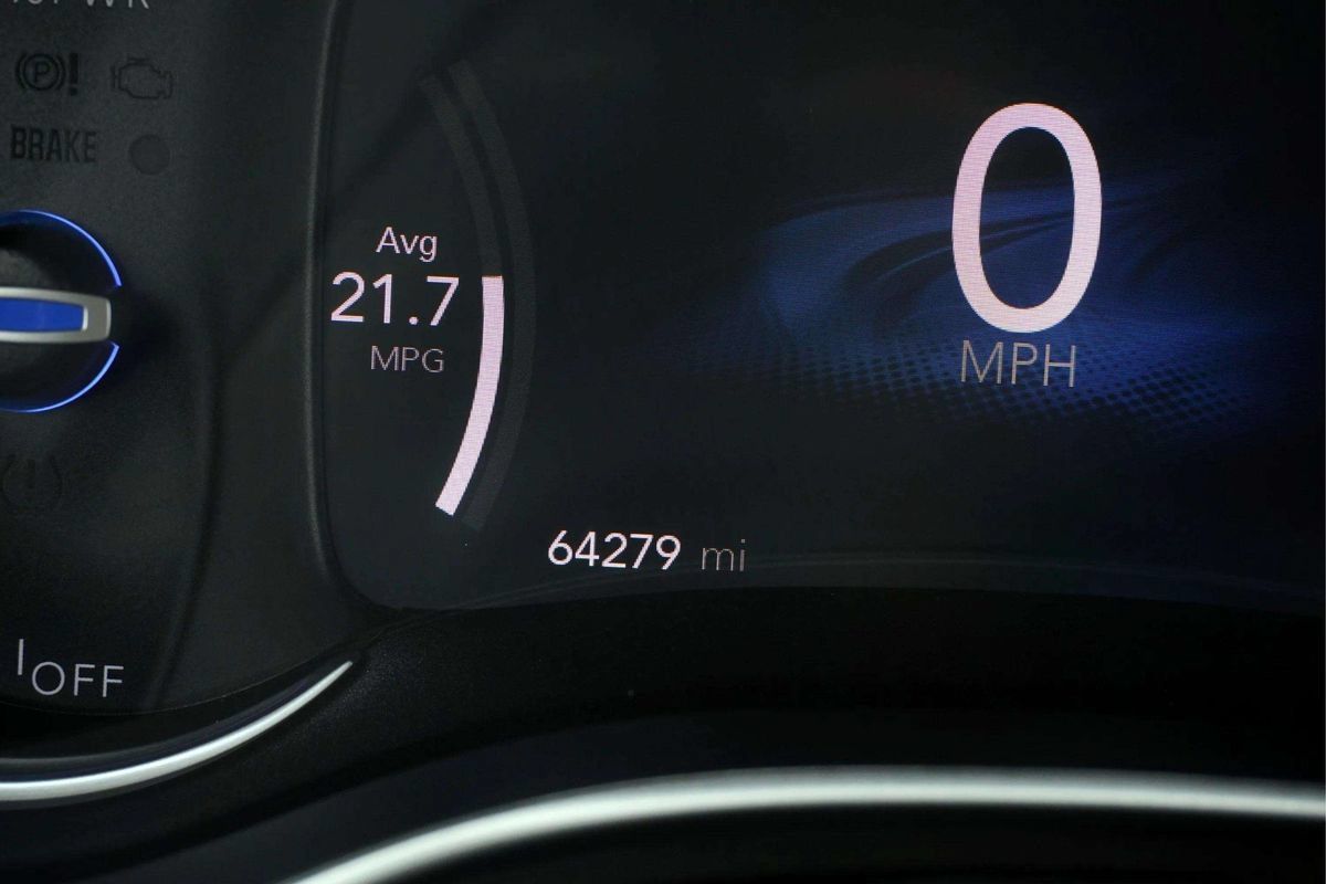 Used 2023 Chrysler Pacifica Touring-L FWD image 33