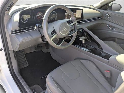 Used 2024 Hyundai Elantra SEL w/ Convenience Package image 10