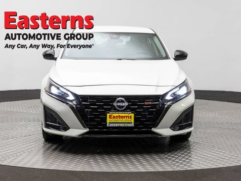 Used 2023 Nissan Altima 2.5 SR FWD image 2
