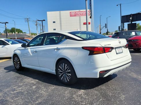 Used 2025 Nissan Altima 2.5 SV FWD image 3
