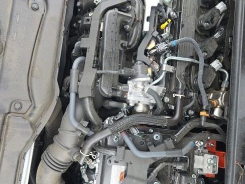 Used 2025 Toyota Prius LE FWD image 19