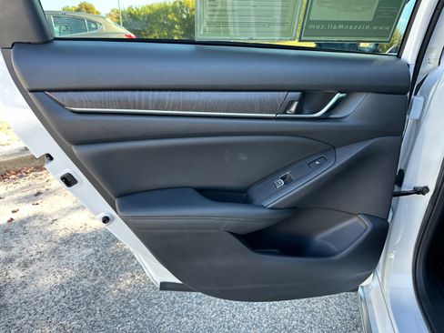 Used 2022 Honda Accord Touring image 21