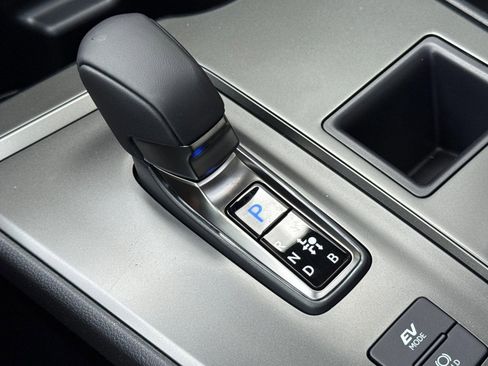 New 2026 Lexus UX 300h FWD image 17