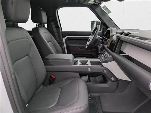 New 2025 Land Rover Defender 110 X-Dynamic SE image 17