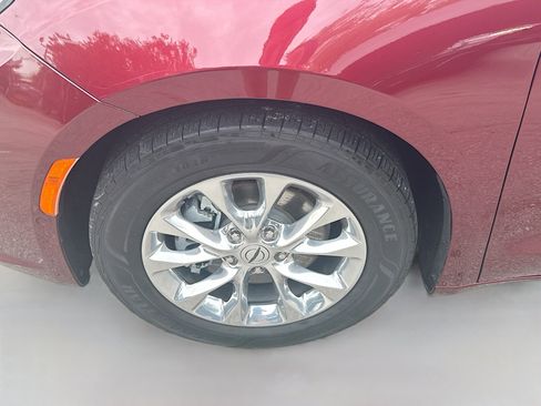 Used 2021 Chrysler Pacifica Touring-L w/ Premium & Safety Sphere Group FWD image 34