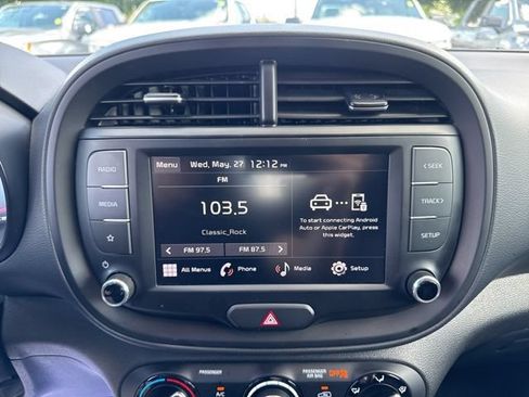 Used 2025 Kia Soul LX w/ LX Technology Package FWD image 21