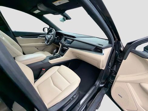Used 2018 Cadillac XT5 AWD image 28