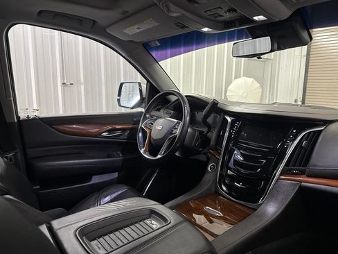 Used 2018 Cadillac Escalade ESV Luxury RWD image 21