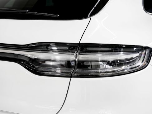 Used 2023 Porsche Macan S AWD/4WD image 44