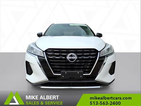 Used 2024 Nissan Kicks S image 2