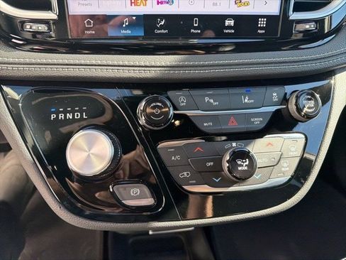 New 2026 Chrysler Pacifica Select image 15