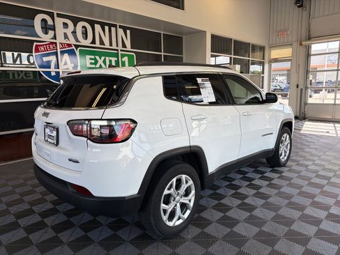 Used 2024 Jeep Compass Latitude AWD/4WD image 6