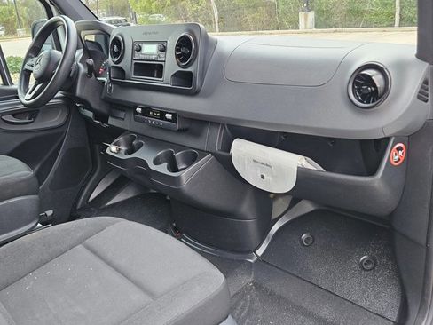 Used 2019 Mercedes-Benz Sprinter 144 image 18
