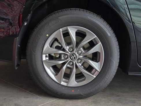 Certified 2026 Toyota Sienna XLE image 5