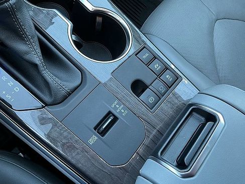 Used 2023 Toyota Highlander Limited image 25