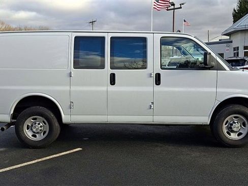 Used 2023 Chevrolet Express 2500 w/ Driver Convenience Package image 9