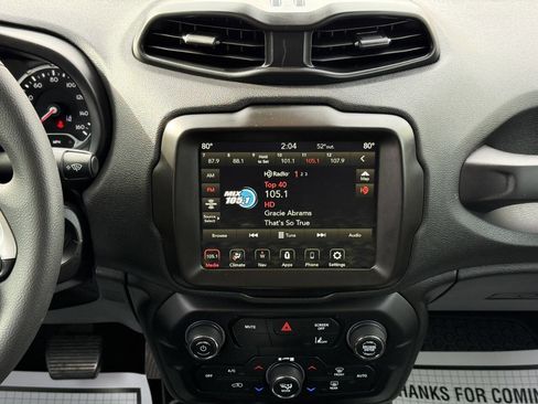 Used 2023 Jeep Renegade Latitude image 12