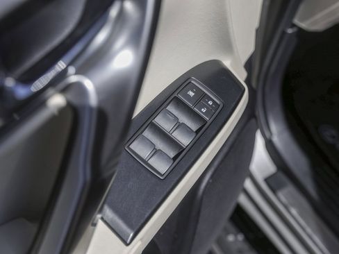 Used 2023 Lexus GX 460 Premium image 25