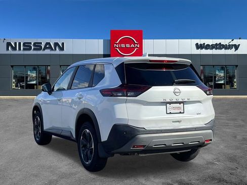 Used 2024 Nissan Rogue SV image 6