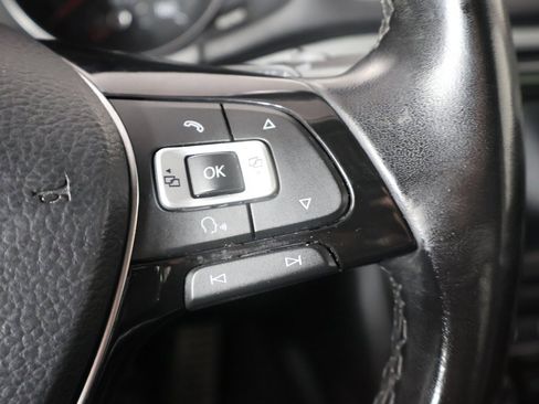 Used 2018 Volkswagen Passat 2.0T R-Line w/ R-Line Lighting Package image 36