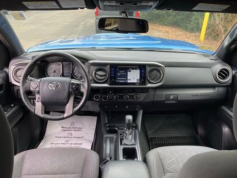 Used 2017 Toyota Tacoma TRD Sport w/ Tow Package (A/T) image 21