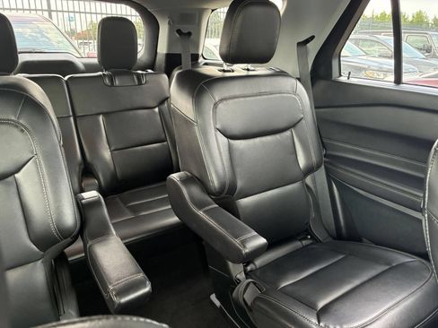 Used 2023 Ford Explorer Limited AWD/4WD image 35