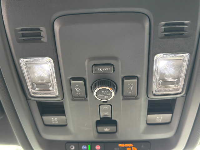 Used 2025 Chevrolet Suburban High Country AWD/4WD image 29