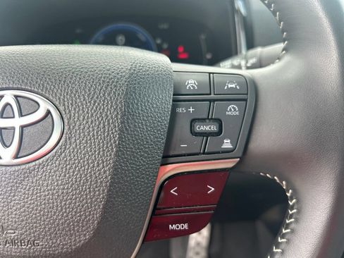 Used 2025 Toyota Camry SE FWD image 19