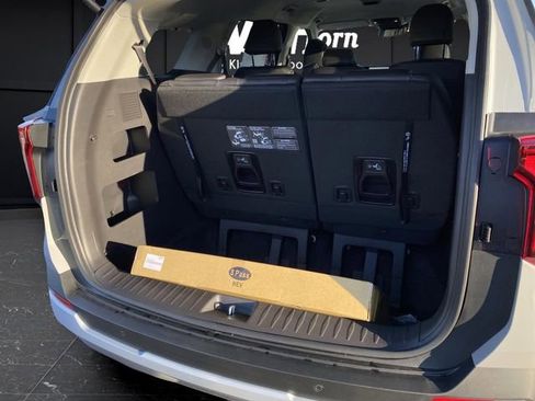 New 2026 Kia Carnival EX image 17