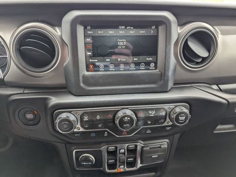 Used 2023 Jeep Wrangler Unlimited w/ Cold Weather Group image 19