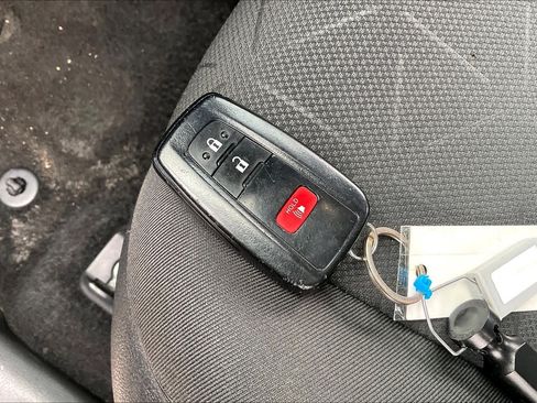 Used 2024 Toyota RAV4 XLE FWD image 14