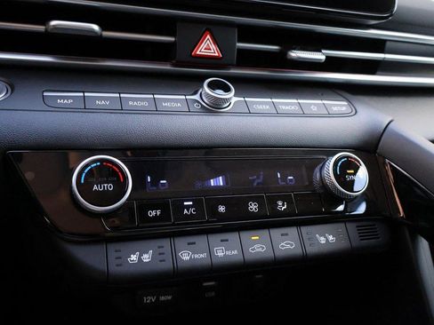 New 2025 Hyundai Elantra Limited image 37