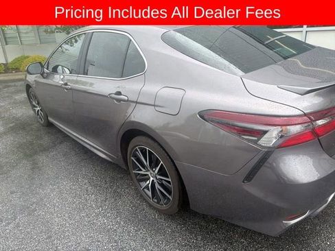 Used 2024 Toyota Camry SE FWD image 3