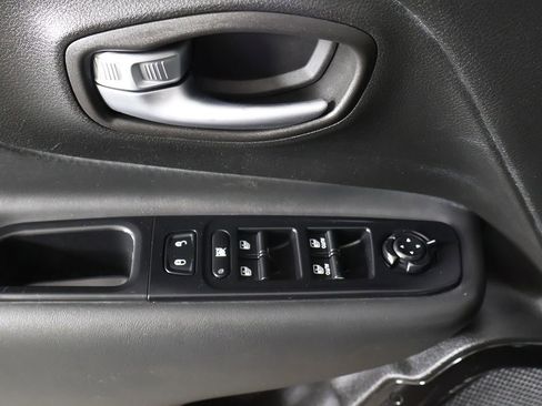 Used 2020 Jeep Renegade Altitude AWD/4WD image 28