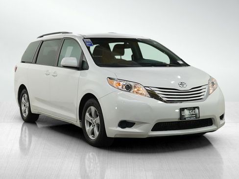 Used 2017 Toyota Sienna LE image 8