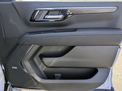 New 2026 Chevrolet Suburban Premier w/ Sun And Tow Package AWD/4WD image 34