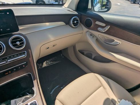 Certified 2022 Mercedes-Benz GLC 300 4MATIC image 4
