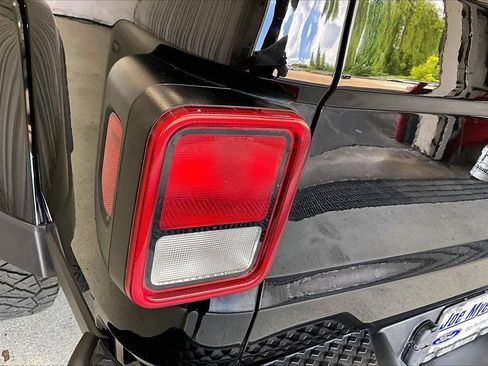 Used 2024 Jeep Gladiator Sport AWD/4WD image 28