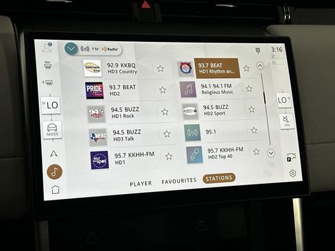 Used 2024 Land Rover Discovery Sport S image 23